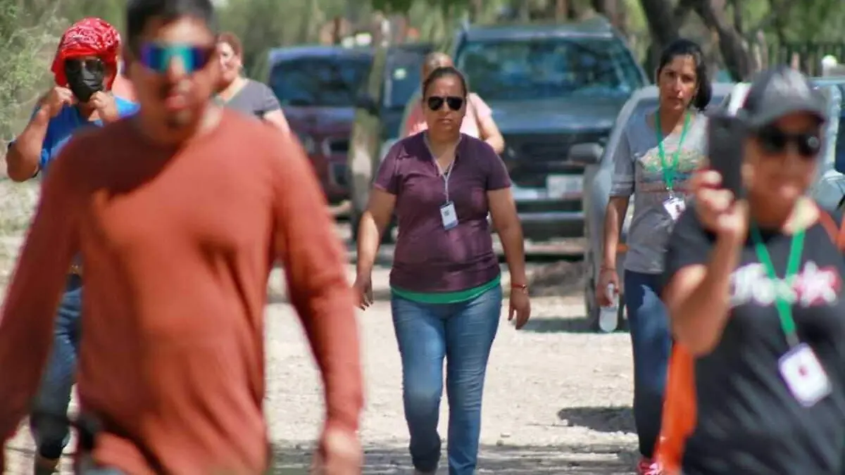 Familias de mineros atrapados en Coahuila